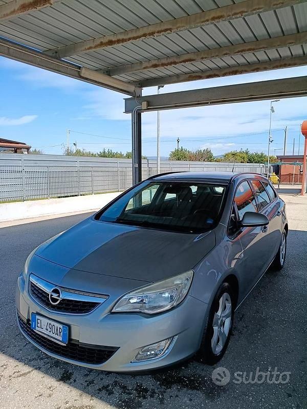 Usata Opel Astra 110 CV (80 kW) 2012 Grigio Station wagon