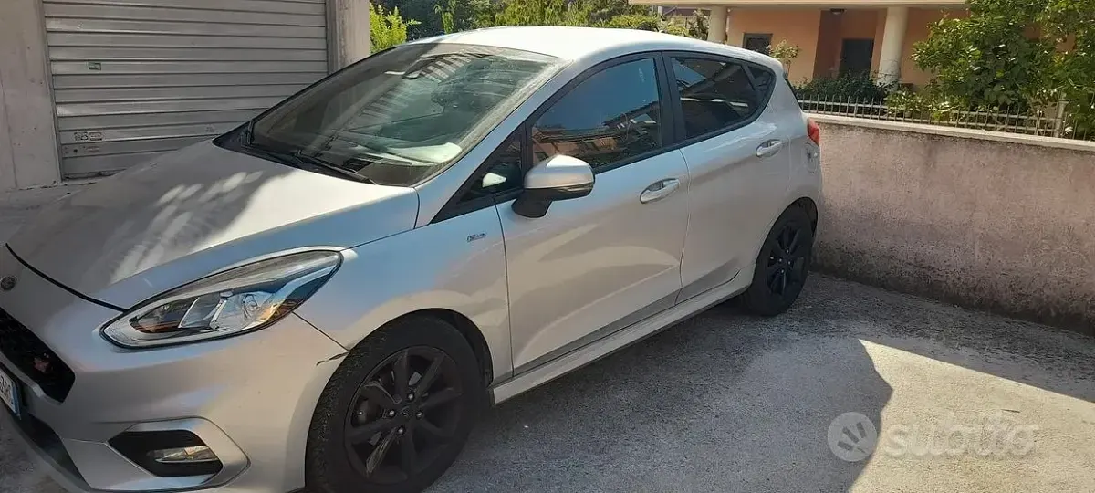 Usata Ford Fiesta ST-Line 116 CV (85 kW) 2019 Grigio Utilitaria