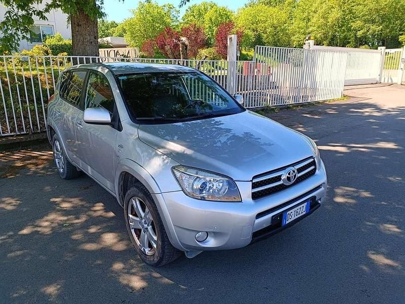 Usata Toyota RAV4 Luxury 177 CV (130 kW) 2008 Argento SUV