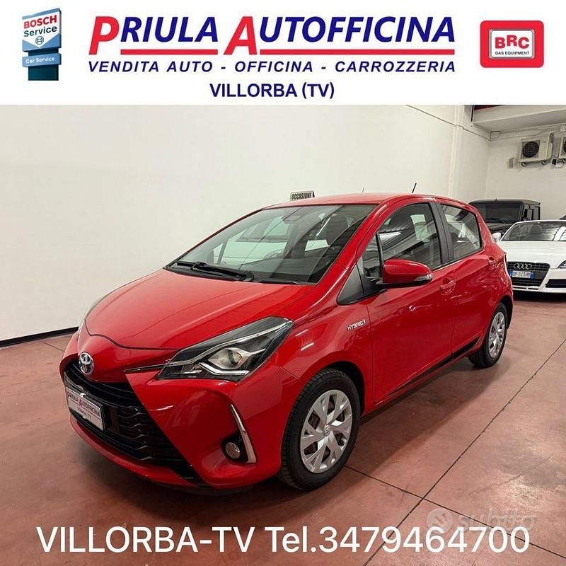 Rosso Usata 2017 Toyota Yaris Hybrid Active Tre volumi | 10.900 € (Buon prezzo) - Immagine 1/4