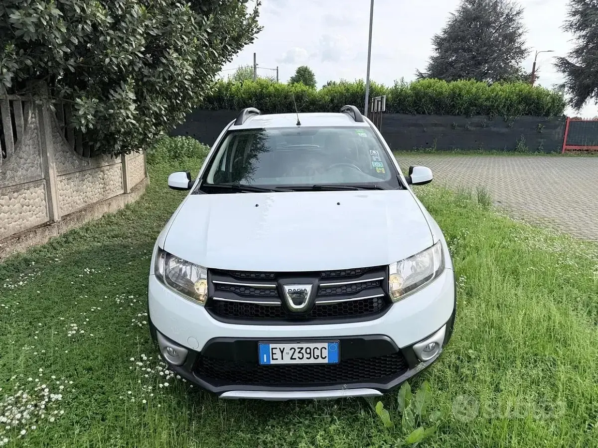 Usata Dacia Sandero Prestige 90 CV (66 kW) 2015 Berlina