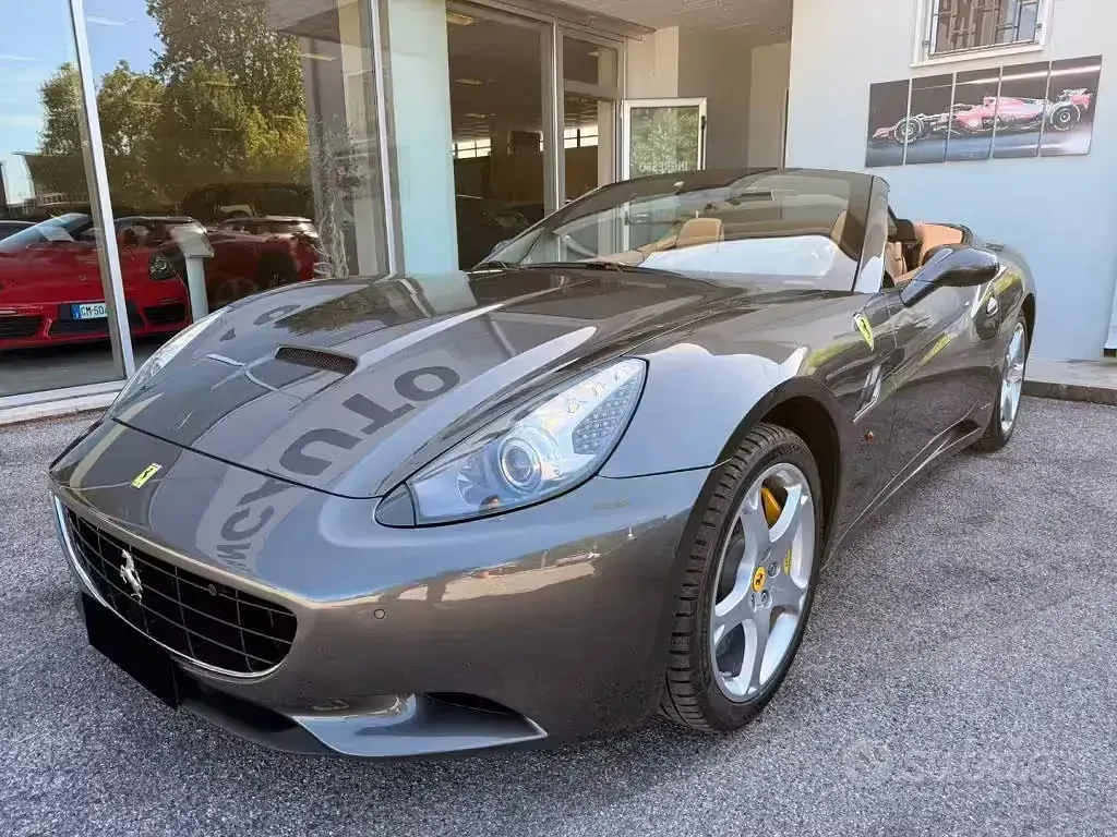 Usata Ferrari California 489 CV (359 kW) 2013 Cabrio