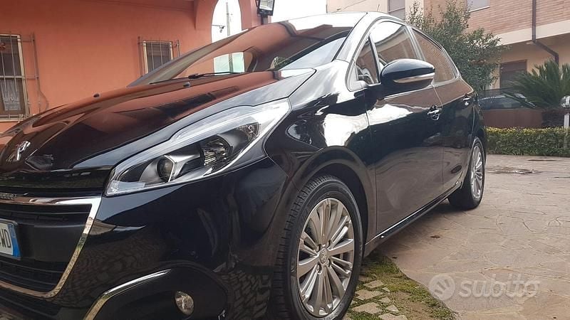 Usata Peugeot 208 75 CV (55 kW) 2017 Nero Utilitaria