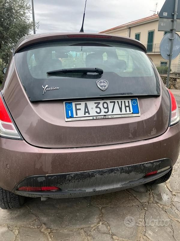 Usata Lancia Ypsilon 85 CV (62 kW) 2015 Utilitaria