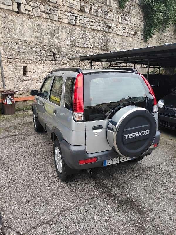 Usata Daihatsu Terios 86 CV (63 kW) 2005 Argento SUV