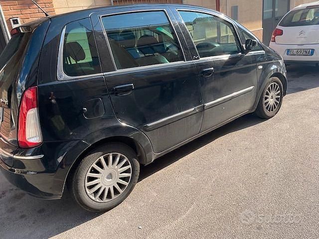 Usata Lancia Musa 90 CV (66 kW) 2008 Nero Monovolume