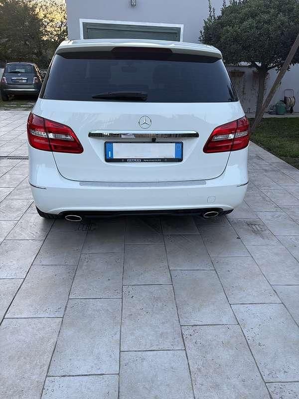 Usata Mercedes B180 Premium 109 CV (80 kW) 2014 Bianco Monovolume