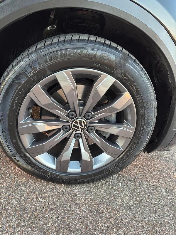 Usata VW T-Roc R-line 150 CV (110 kW) 2021 Nero SUV