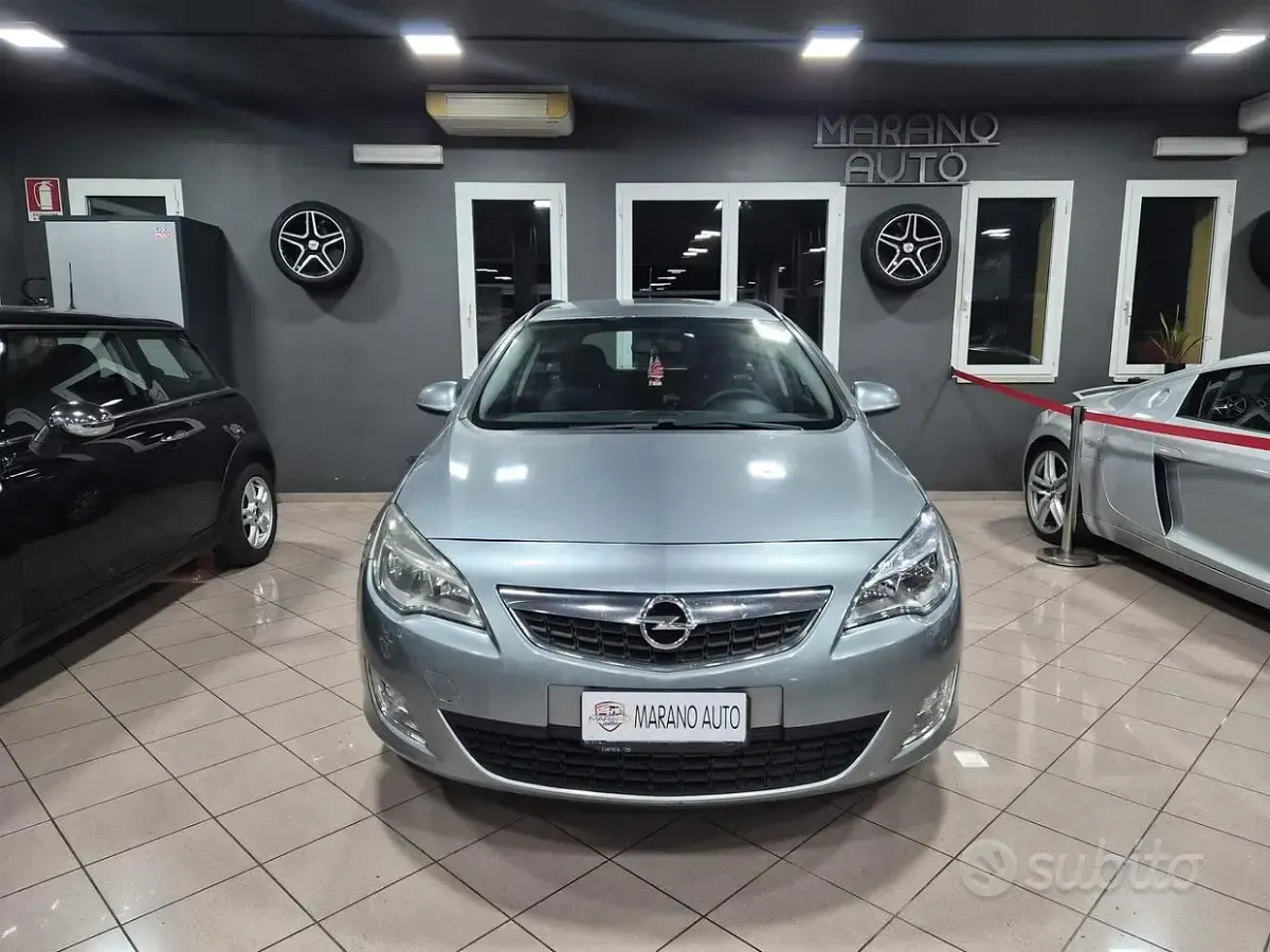 Usata Opel Astra 110 CV (80 kW) 2012 Grigio Station wagon