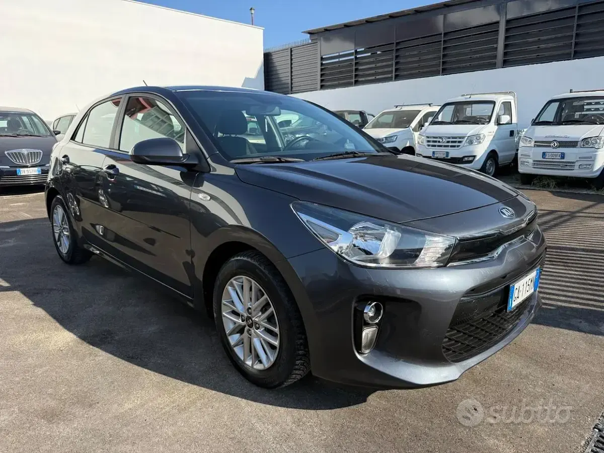 Usata Kia Rio 82 CV (60 kW) 2020 Grigio Berlina