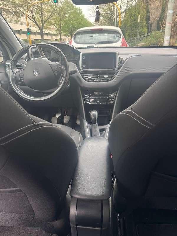 Gebraucht Peugeot 208 Allure 82 PS (60 kW) 2017 Kleinwagen