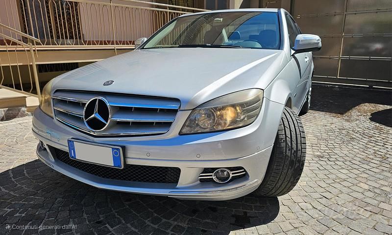Grigio Usata 2009 Mercedes C220 Avantgarde Tre volumi | 5990 € (Ottimo prezzo) - Immagine 1/4
