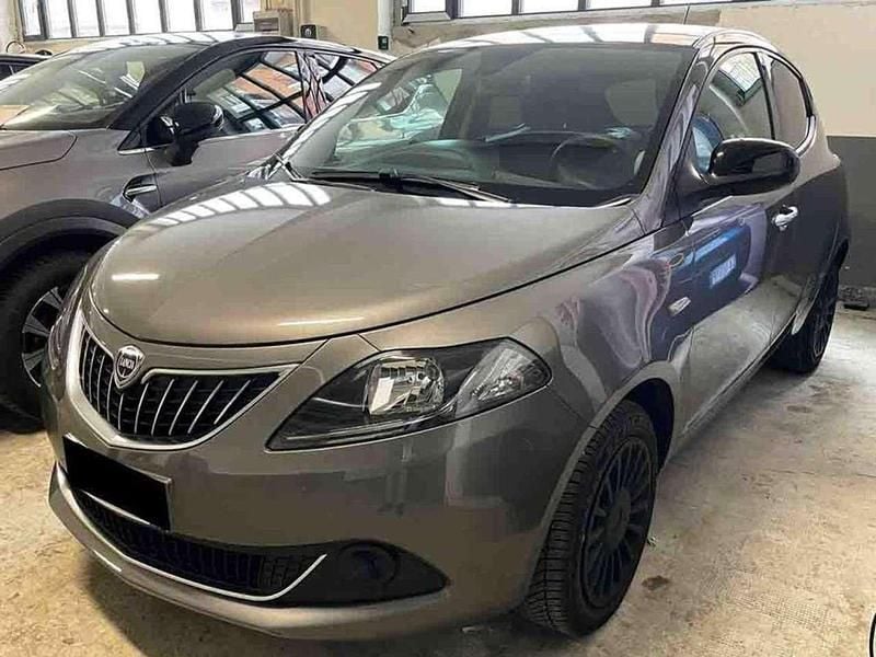 Usata Lancia Ypsilon Silver 69 CV (50 kW) 2022 Grigio Utilitaria
