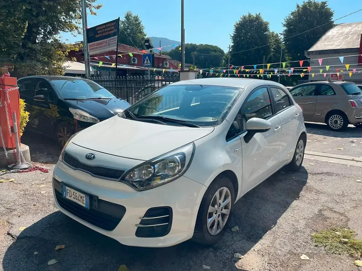Usata Kia Rio 75 CV (55 kW) 2016 Bianco Utilitaria