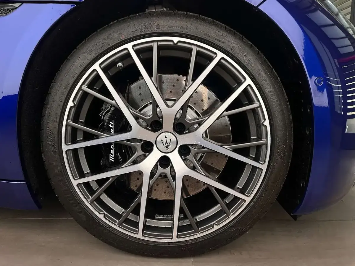 Usata Maserati Granturismo 559 kW (761 CV) 2024 Blu emozione Coupé