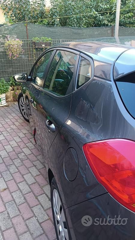 Usata Kia Ceed 110 CV (80 kW) 2016 Grigio Utilitaria