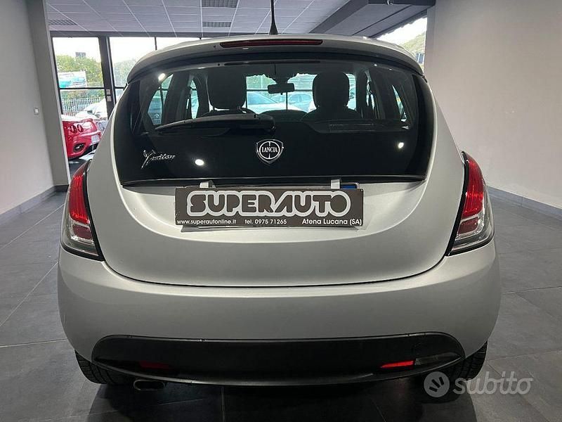Usata Lancia Ypsilon Platinum 69 CV (50 kW) 2014 Argento Utilitaria