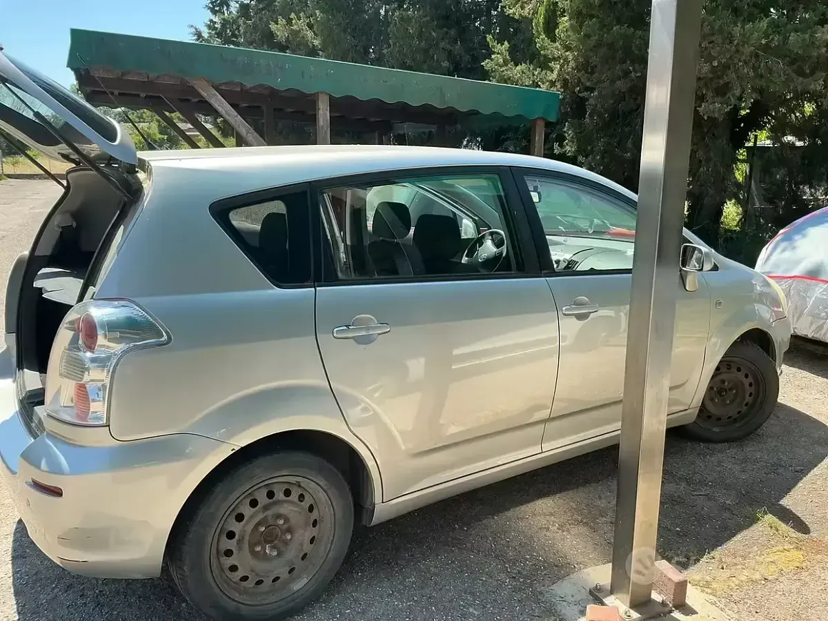 Usata Toyota Corolla Verso 136 CV (100 kW) 2009 Grigio Monovolume