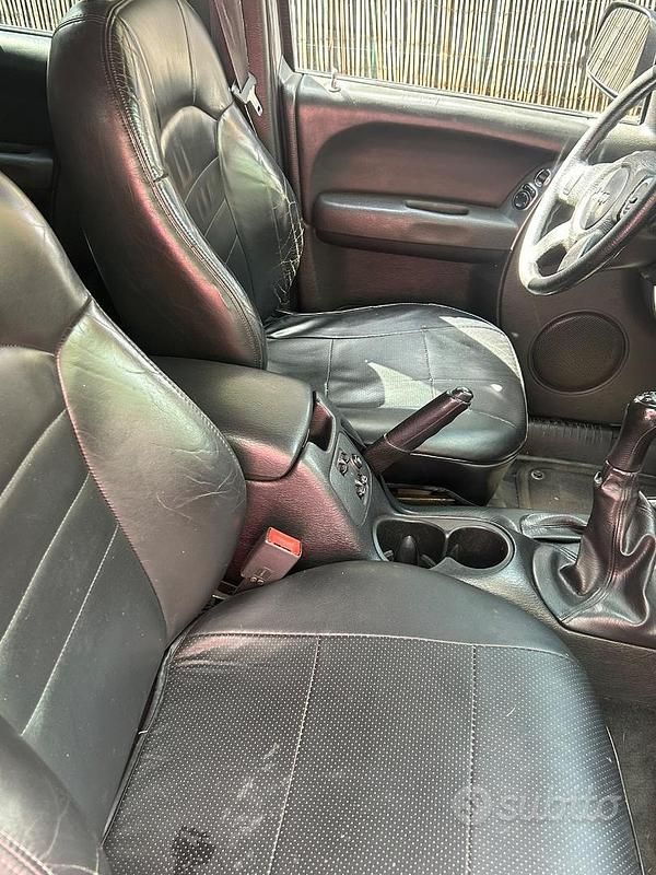 Usata Jeep Cherokee 116 CV (85 kW) 2004 Grigio SUV