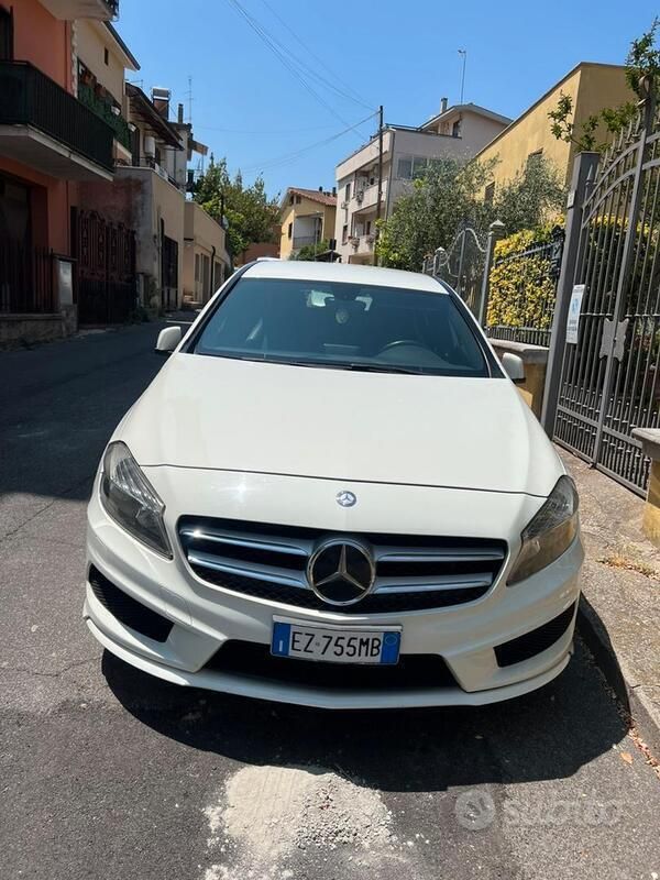 Usata Mercedes A180 109 CV (80 kW) 2015 Bianco Utilitaria