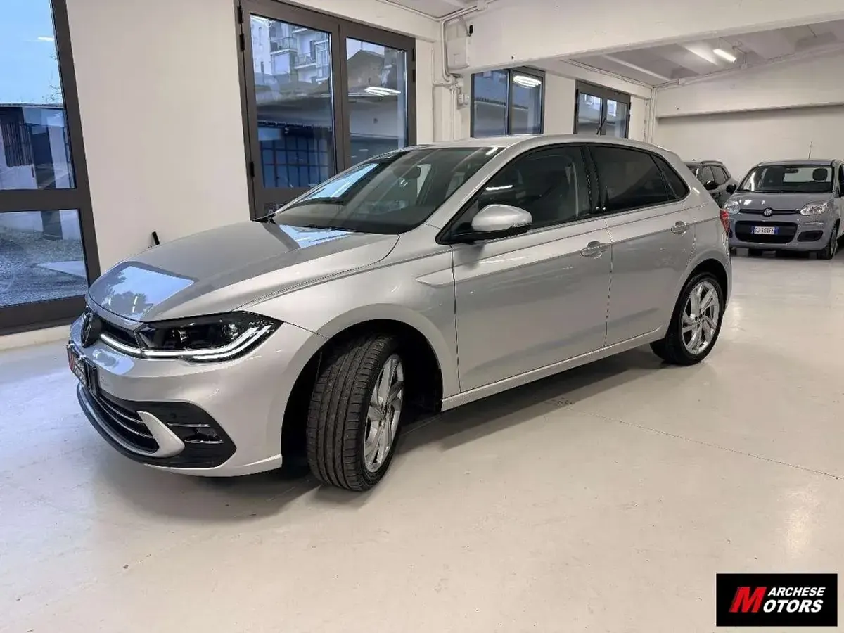 Usata VW Polo Style 95 CV (69 kW) 2024 Grigio chiaro Utilitaria