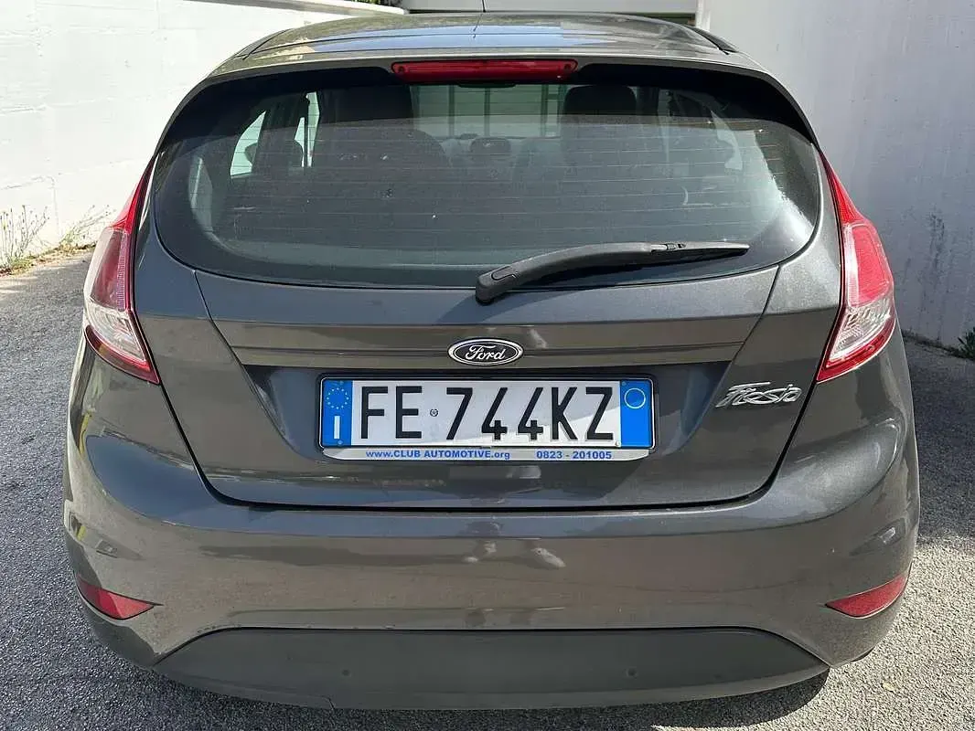 Usata Ford Fiesta 60 CV (44 kW) 2016 Grigio Utilitaria