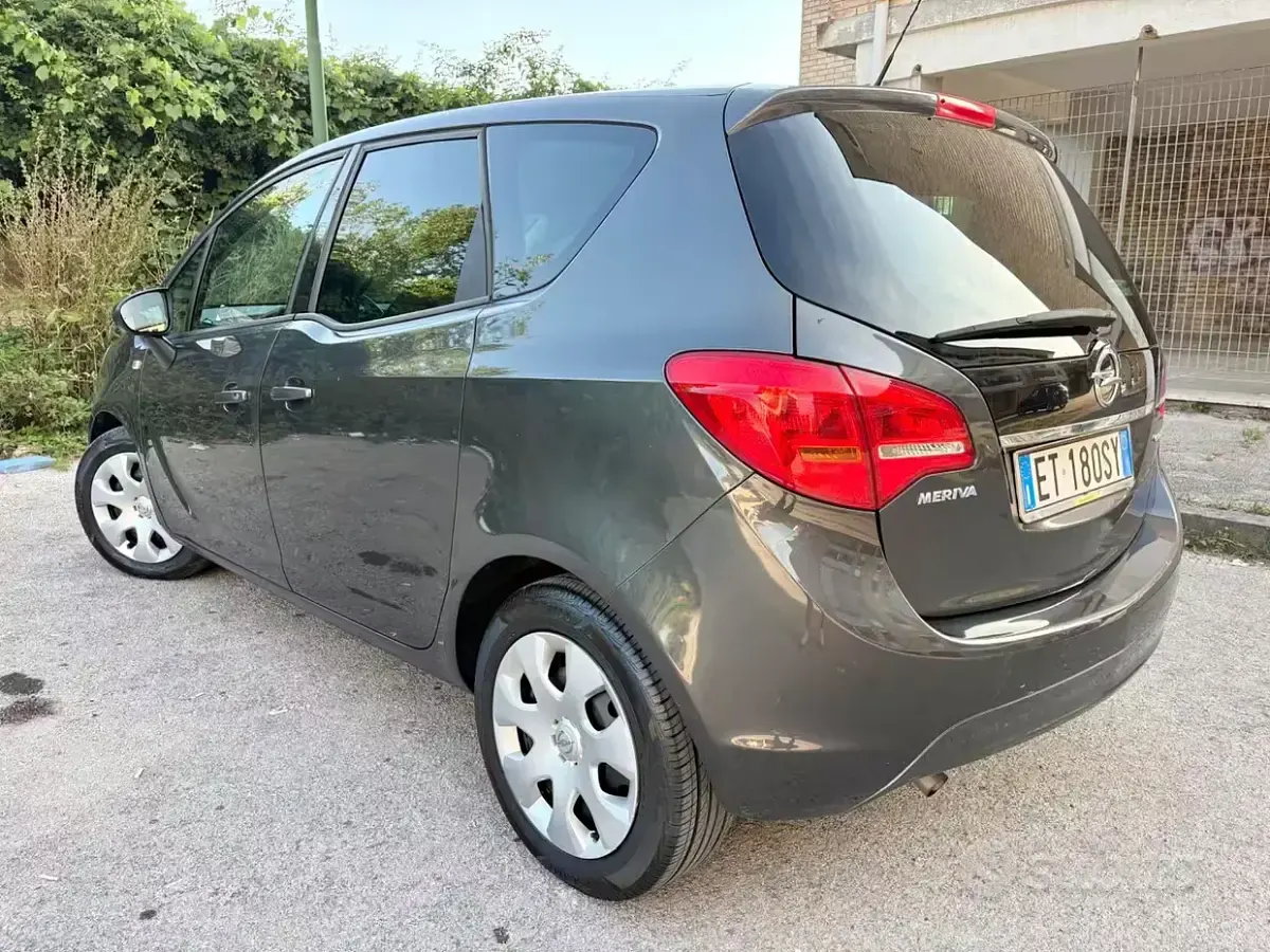 Usata Opel Meriva 95 CV (69 kW) 2013 Grigio Monovolume