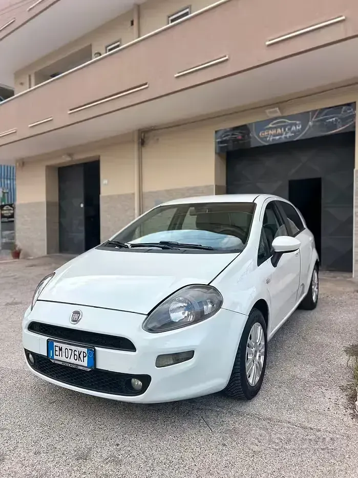 Usata Fiat Punto 85 CV (62 kW) 2012 Bianco Utilitaria