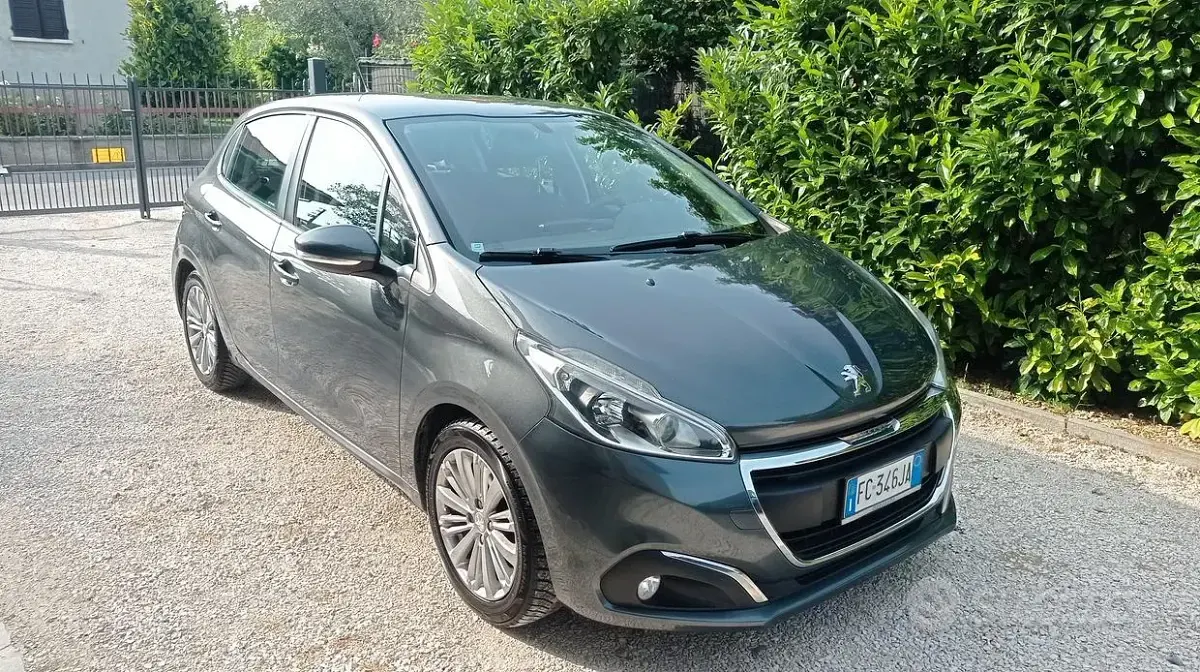 Usata Peugeot 208 75 CV (55 kW) 2016 Grigio Utilitaria