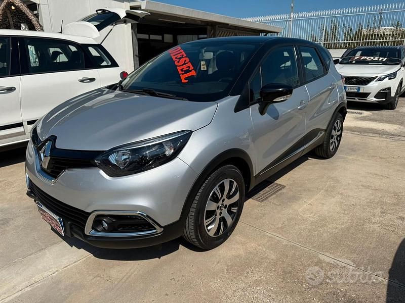 Grigio Usata 2017 Renault Captur Zen SUV | 8999 € (Buon prezzo) - Immagine 1/4