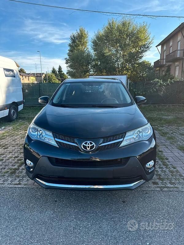 Usata Toyota RAV4 Lounge 128 CV (94 kW) 2014 Nero SUV