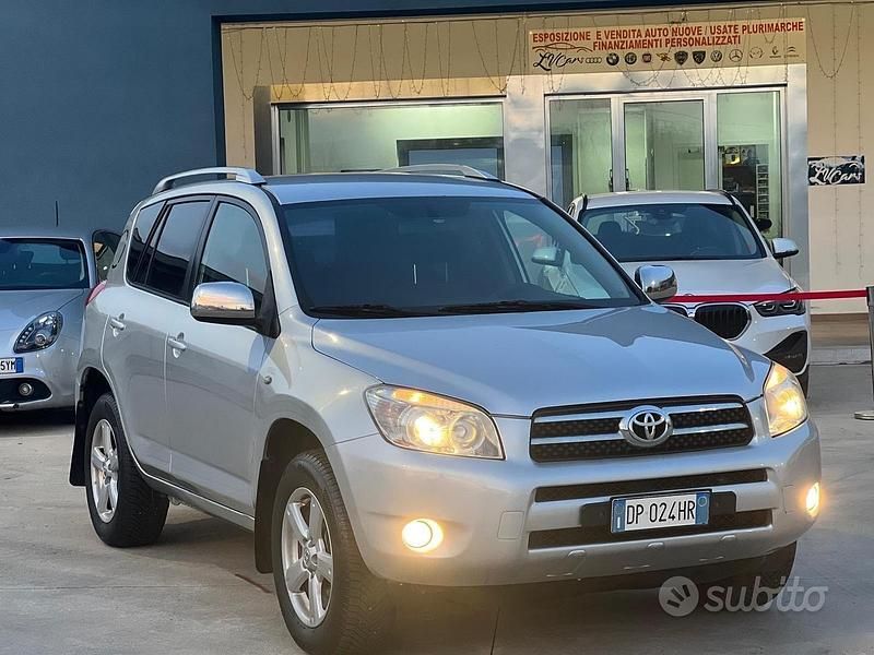 Usata Toyota RAV4 136 CV (100 kW) 2008 Grigio SUV