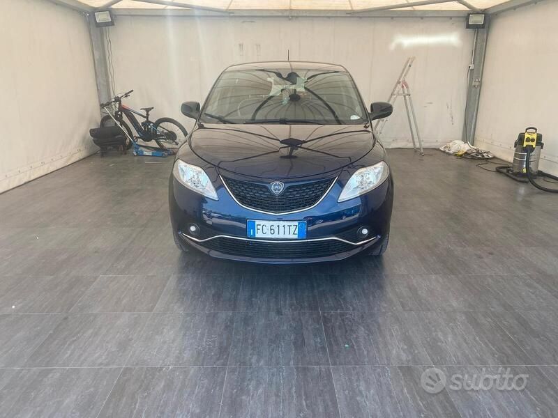 Blu Usata 2016 Lancia Ypsilon Gold Due volumi | 7900 € (Buon prezzo) - Immagine 1/4
