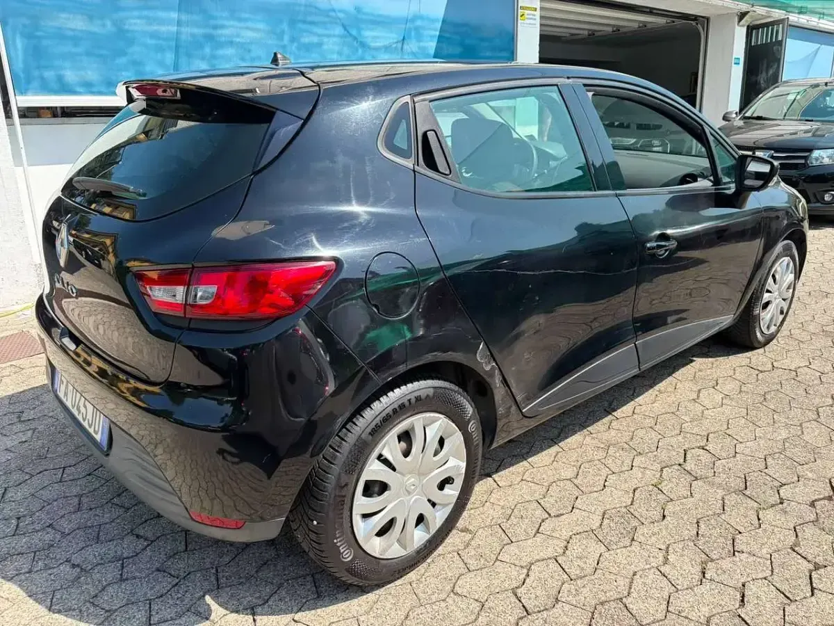 Usata Renault Clio IV Life 73 CV (53 kW) 2015 Nero Berlina
