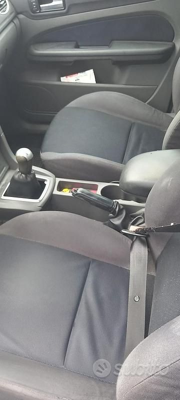 Usata Ford Focus 100 CV (73 kW) 2005 Grigio Berlina