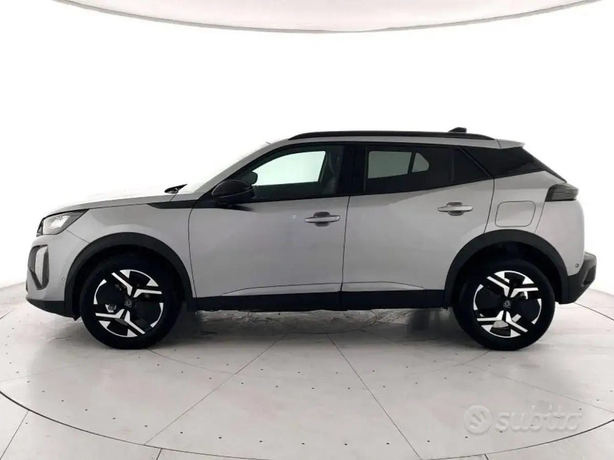 Usata Peugeot 2008 Allure 100 CV (73 kW) 2024 Grigio SUV