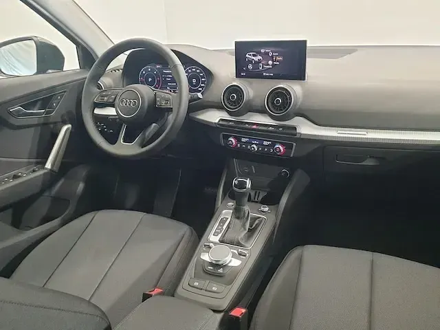 Käytetty Audi Q2 Advanced Plus 116 HP (85 kW) 2024 Harmaa Katumaasturi