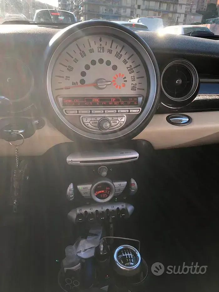 Usata Mini Cooper D 109 CV (80 kW) 2007 Marrone Utilitaria