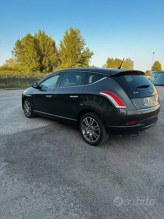 Usata Lancia Delta Gold 120 CV (88 kW) 2014 Grigio Utilitaria