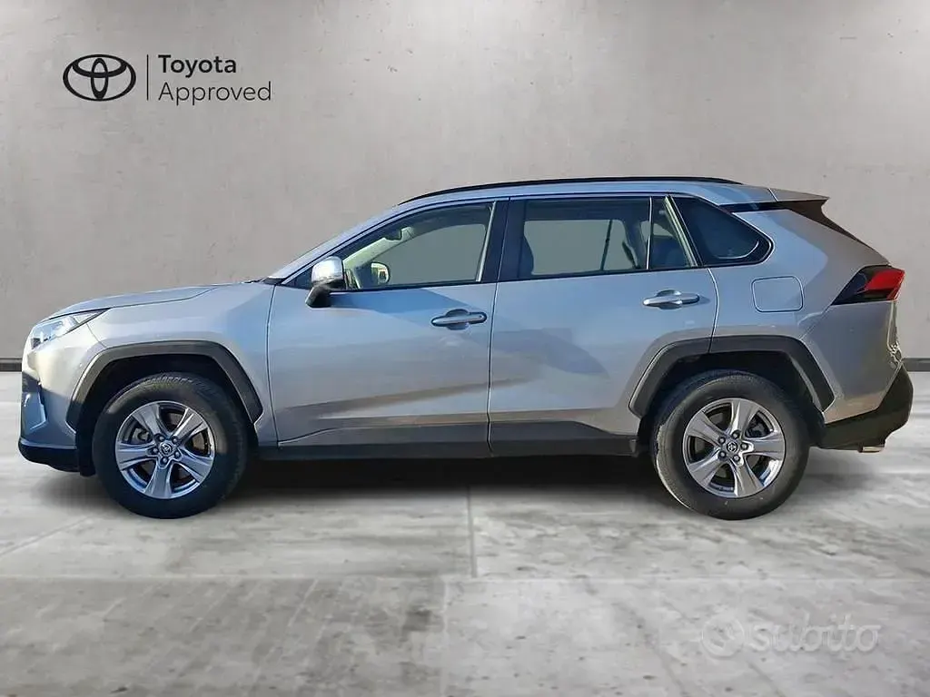 Usata Toyota RAV4 Hybrid Active 217 CV (159 kW) 2022 Deep silver met SUV