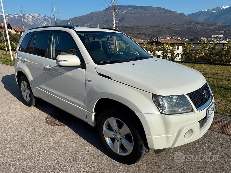 Usata Suzuki Grand Vitara 129 CV (94 kW) 2011 Bianco SUV