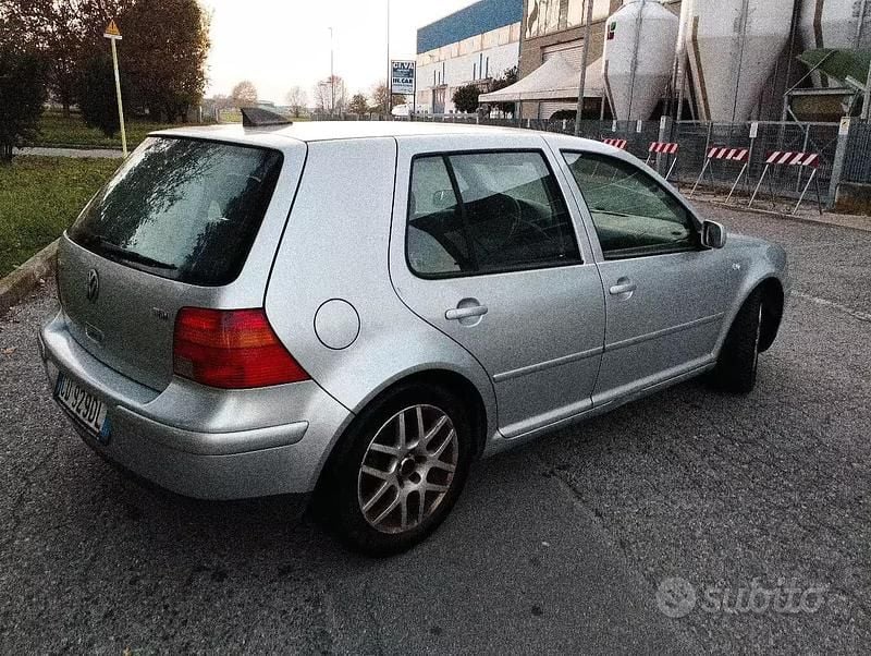 Usata VW Golf IV Highline 130 CV (95 kW) 2003 Grigio Berlina