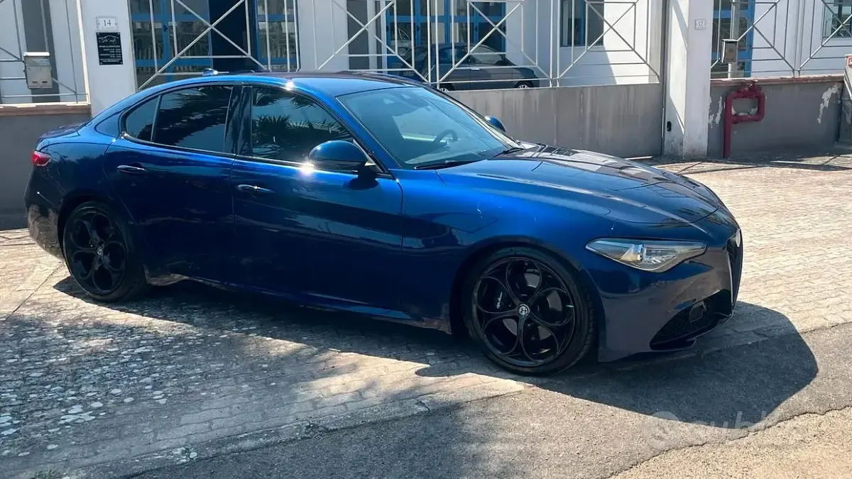 Usata Alfa Romeo Giulia Veloce 180 CV (132 kW) 2018 Bluazzurro Berlina