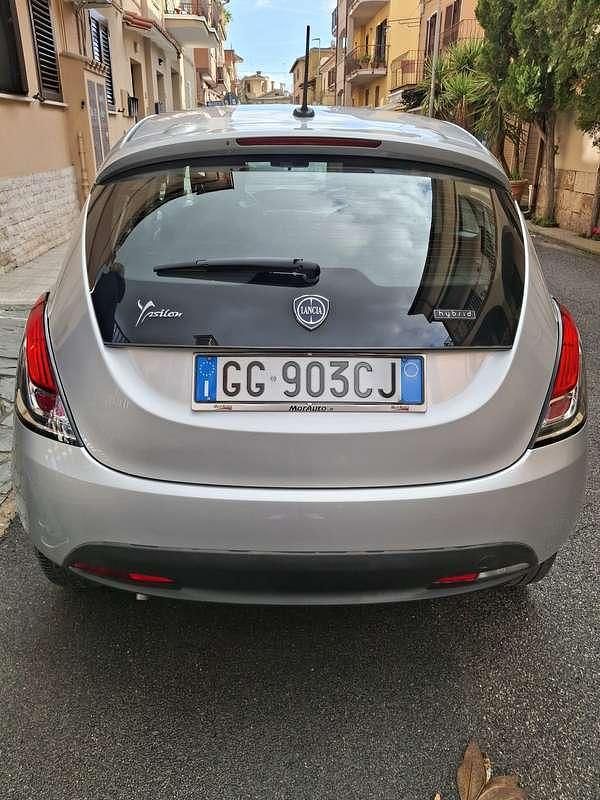 Usata Lancia Ypsilon Silver 69 CV (50 kW) 2021 Grigio Utilitaria