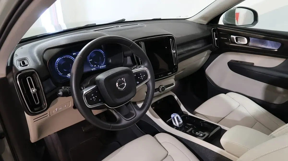 Usata Volvo XC40 Plus 261 CV (191 kW) 2023 Verde SUV