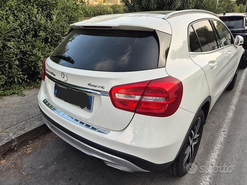Usata Mercedes GLA220 177 CV (130 kW) 2016 Bianco SUV