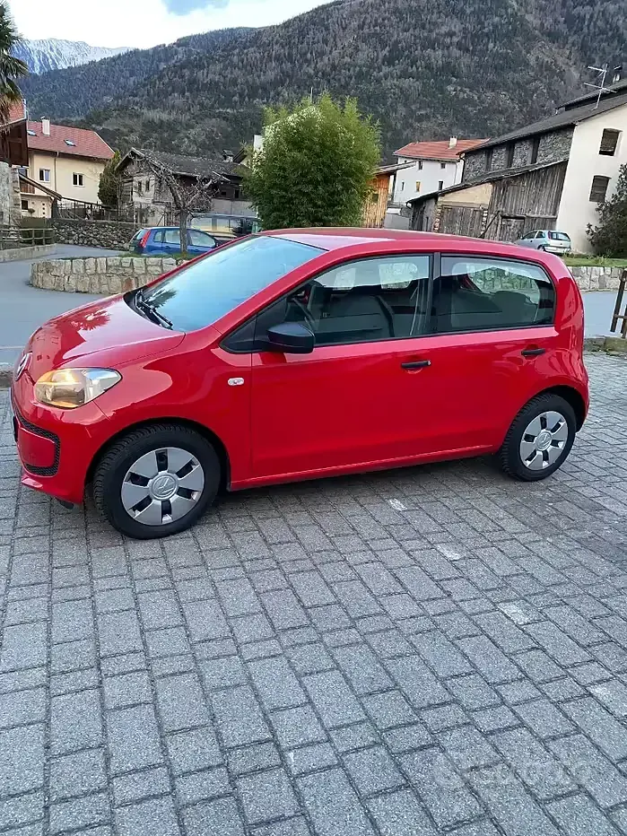 Usata VW up! 60 CV (44 kW) 2025 Rosso Utilitaria
