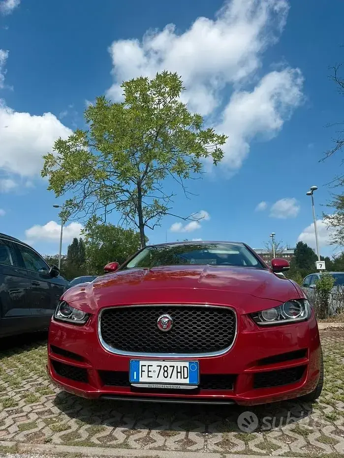 Usata Jaguar XE 180 CV (132 kW) 2016 Rosso Berlina