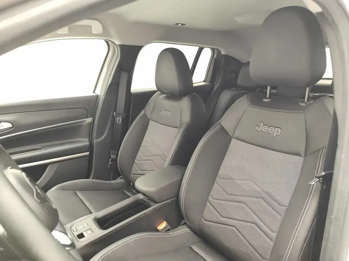 Usata Jeep Avenger Summit 101 CV (74 kW) 2025 Grigio SUV