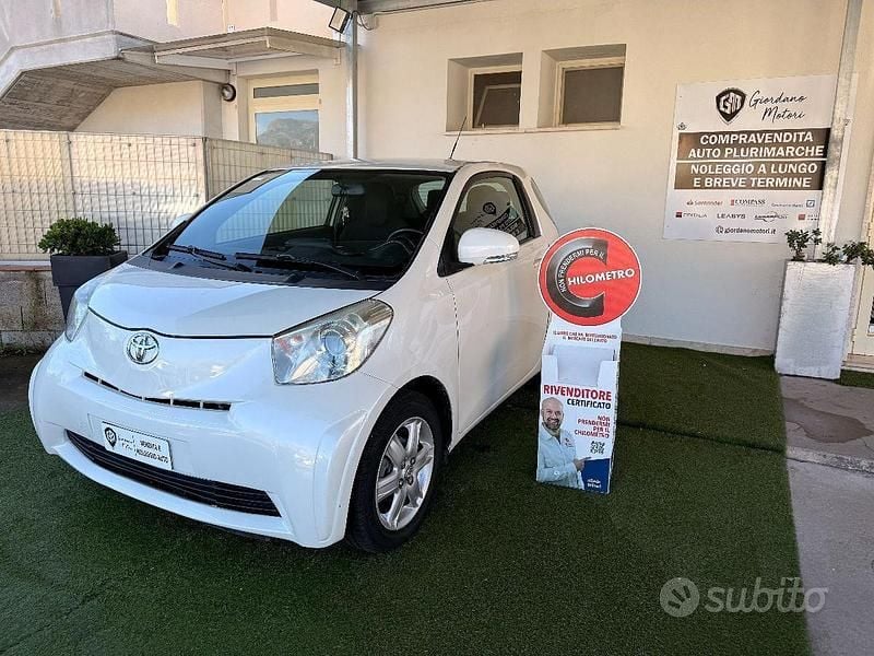 Usata Toyota iQ Sol 68 CV (50 kW) 2010 Bianco Utilitaria